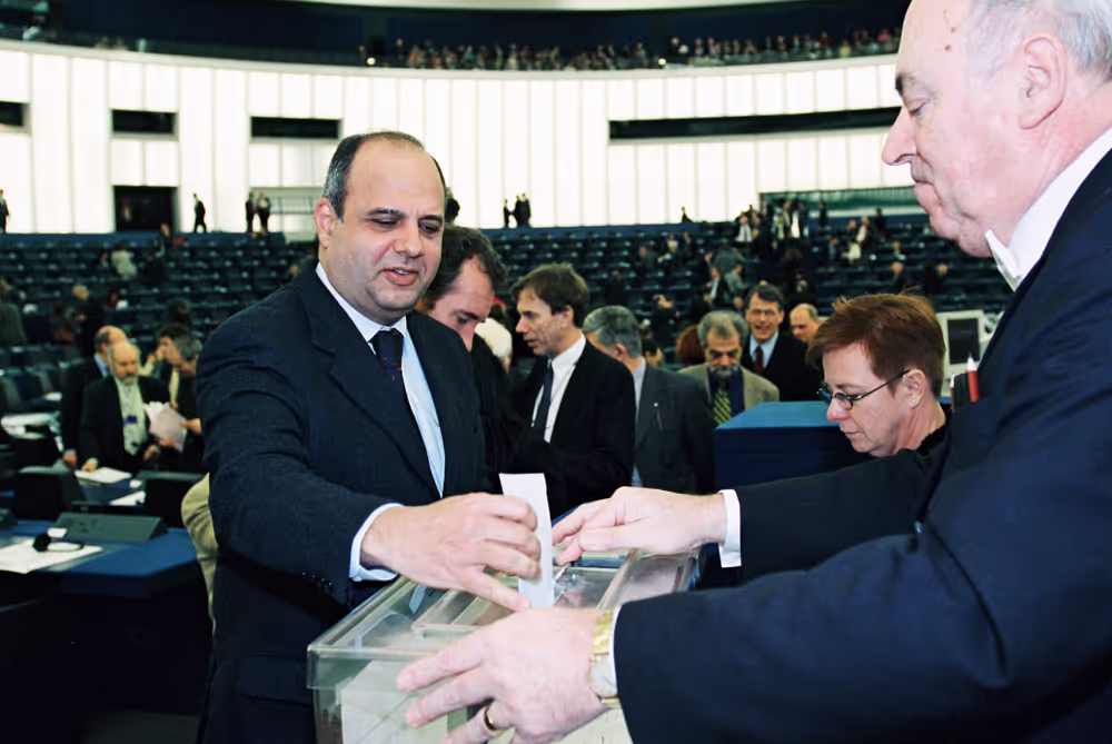 Election of Pat COX as new EP President during a plenary session in Strasbourg