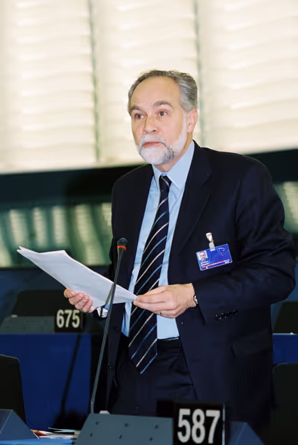Fotografie 2: MEP Dominique F.C. SOUCHET during a plenary session in Strasbourg