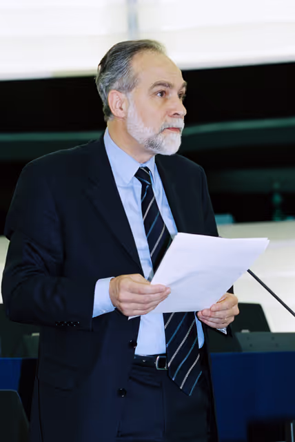 Fotografie 4: MEP Dominique F.C. SOUCHET during a plenary session in Strasbourg