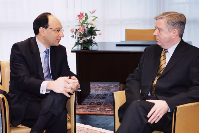 Φωτογραφία 4: Pat COX - EP President meets with Peter CARUANA, Chief Minister of Gibraltar,