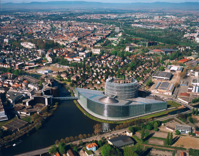 Fotografia 3: Aerial view on the LOW building in Strasbourg