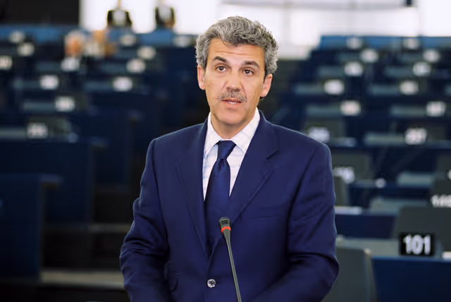 Foto 14: MEP Gerardo GALEOTE in Plenary Session in Strasbourg in April 2002