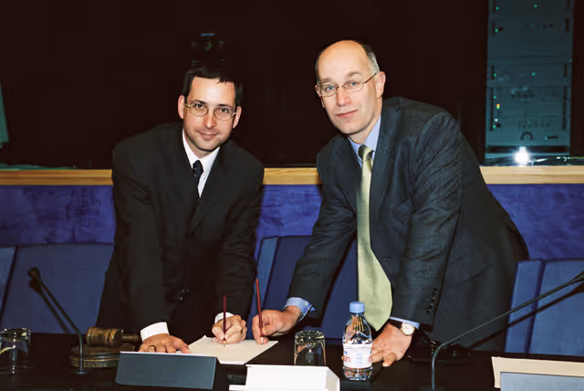 Foto 26: MEPs Mark Francis WATTS and Peter SKINNER at the European Parliament in Strasbourg