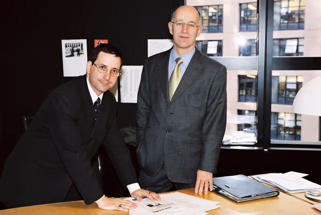 Foto 22: MEPs Mark Francis WATTS and Peter SKINNER at the European Parliament in Strasbourg