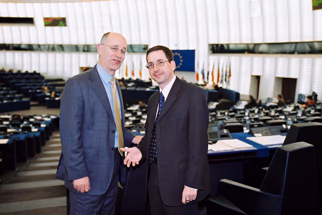 Foto 25: MEPs Mark Francis WATTS and Peter SKINNER at the European Parliament in Strasbourg