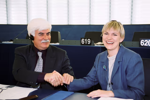 Foto 21: MEPs Ioannis SOULADAKIS and Catherine STIHLER at the European Parliament in Strasbourg