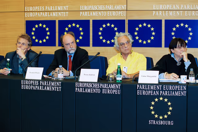 Photo 1 : Press Conference on Middle East