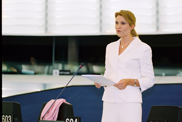 Foto 16: MEP Helle THORNING SCHMIDT in Plenary Session in Strasbourg in April 2002