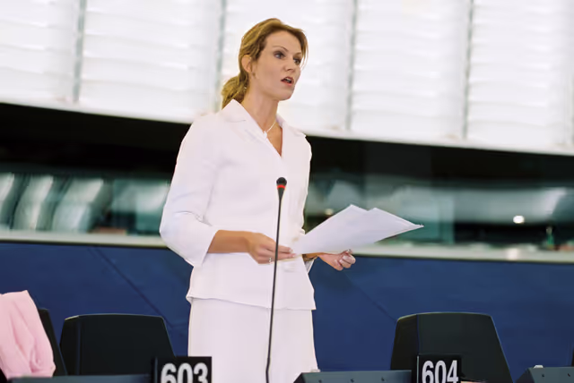 Foto 15: MEP Helle THORNING SCHMIDT in Plenary Session in Strasbourg in April 2002