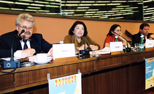 Photo 1 : Promoting Peace in the Middle-East