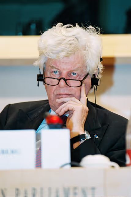 Fotografia 1: Monetary dialogue with ECB President Wim DUISENBERG