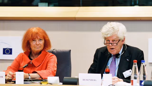 Fotografia 2: Monetary dialogue with ECB President Wim DUISENBERG