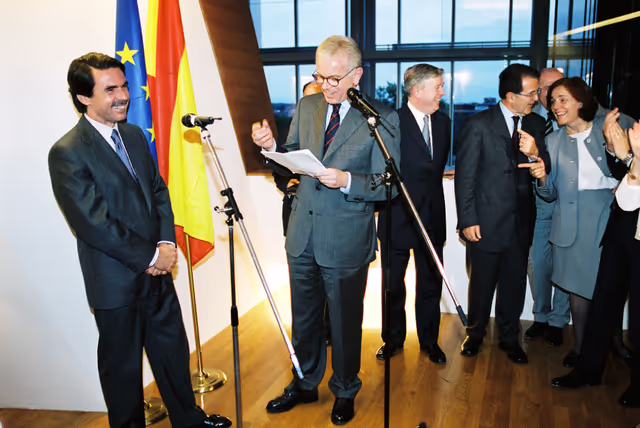 Spanish Prime Minister Jose Maria AZNAR is awarded the Robert Schuman medal of the EPP group in Strasbourg