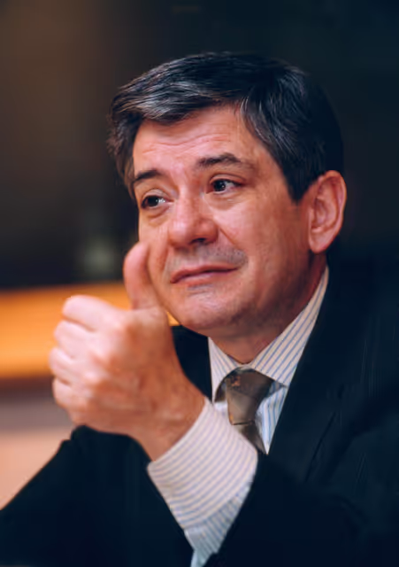 Billede 4: MEP Enrique BARON CRESPO attends a meeting in Brussels