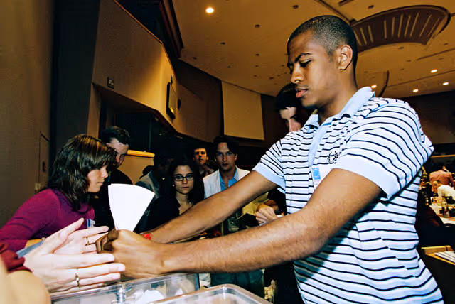 Foto 10: Meeting of the Youth European Convention in Brussels - Election of the President and questors