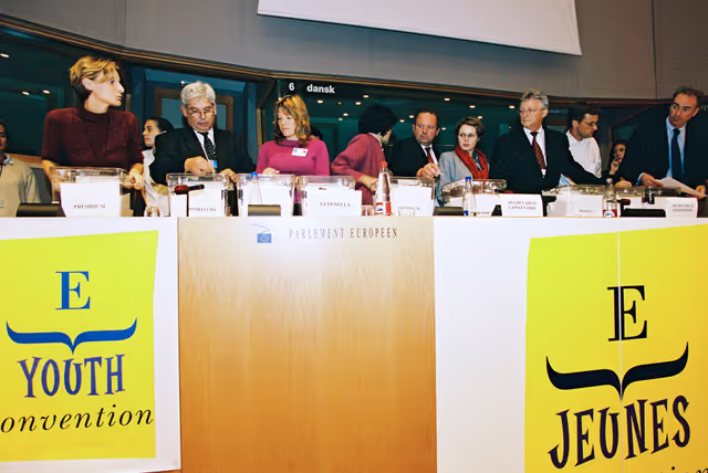 Foto 1: Meeting of the Youth European Convention in Brussels - Election of the President and questors