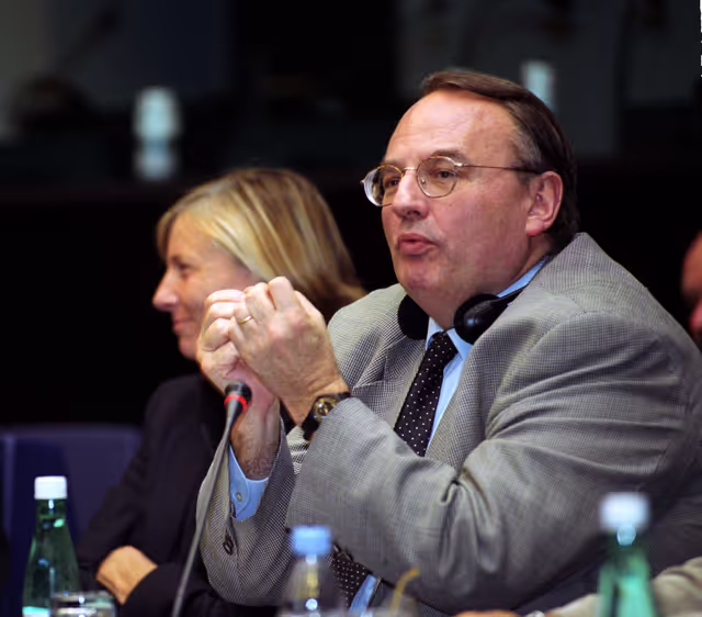 Billede 6: MEP Jean-Louis BOURLANGES attends a meeting in Strasbourg