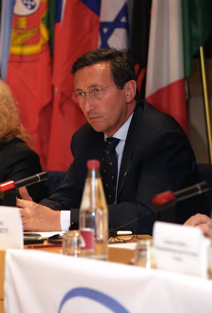 Billede 5: MEP Gianfranco FINI attends a meeting in Brussels