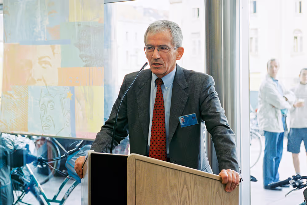 Start of the Dynamobile 2002 bicycle journey from Brussels