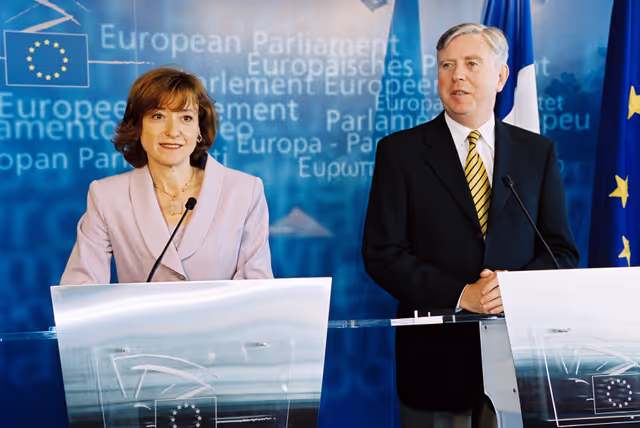 Foto 4: Pat COX - EP President meets with Noelle LENOIR, French Minister for European Affairs