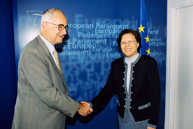 Fotografija 1: MEP Joan COLOM i NAVAL meets with Rita FAN HSU Lai-Tai, President of the Legislative Council of Hong Kong
