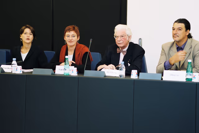 Φωτογραφία 2: MEPs meet with Young People at the European Parliament in Strasbourg