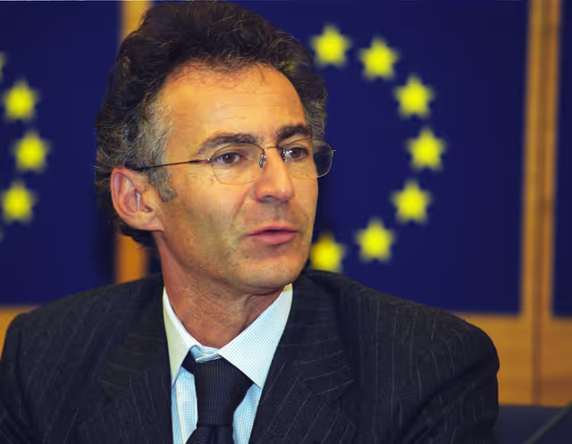 Fotografie 18: MEP Francois ZIMERAY holds a news conference in Strasbourg