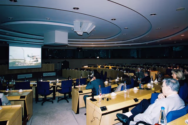 Foto 4: Video projection with Michel ROCARD