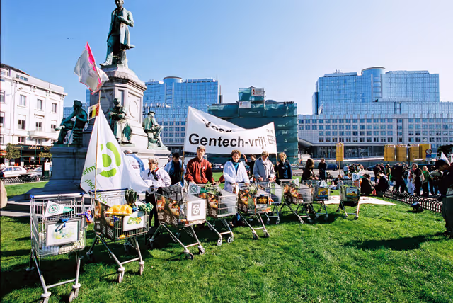 Fotografija 12: Demonstration against the use of GMO's in food