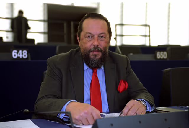 Fotografie 49: The Earl Of STOCKTON, MEP, attends a plenary session in Strasbourg