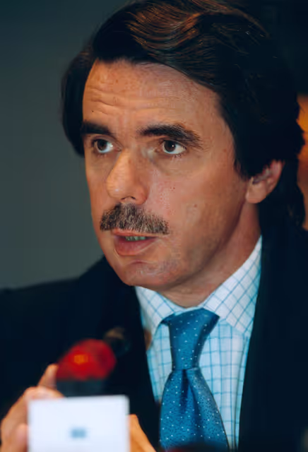 Fotografie 48: Spain's Prime Minister Jose Maria AZNAR attends a meeting in Brussels