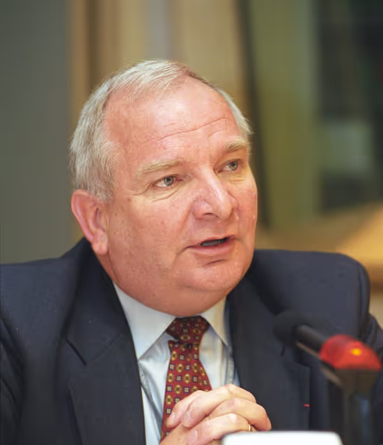 Fotografie 24: MEP Joseph DAUL  attends a press conference in Brussels