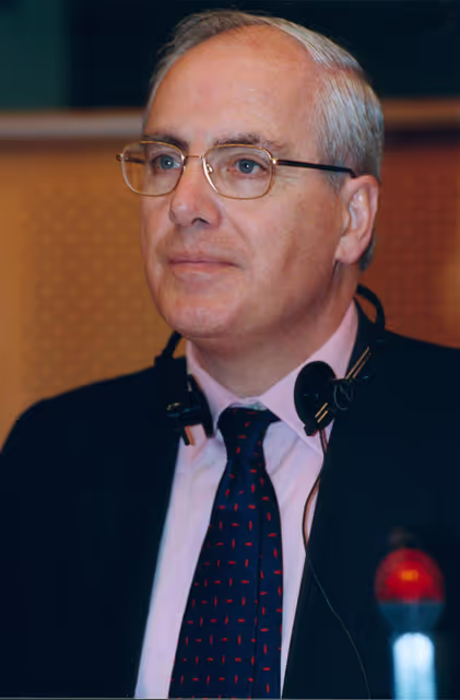 Fotografie 35: MEP Roy PERRY attends a meeting in Brussels