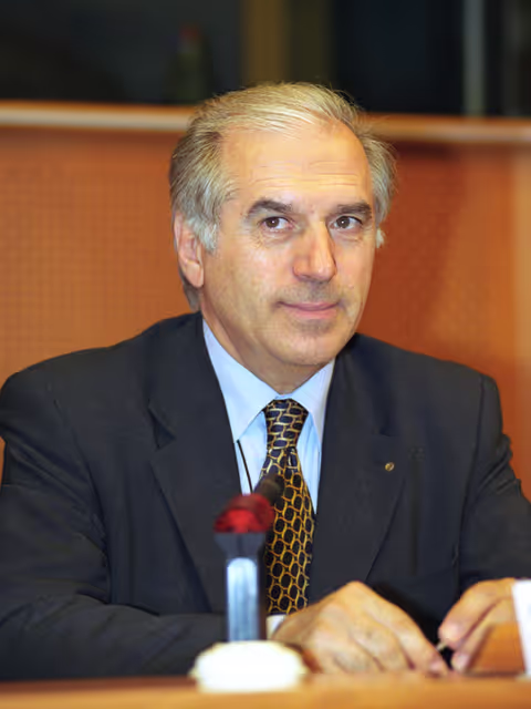 Fotografie 21: MEP Giacomo SANTINI attends a meeting in Brussels