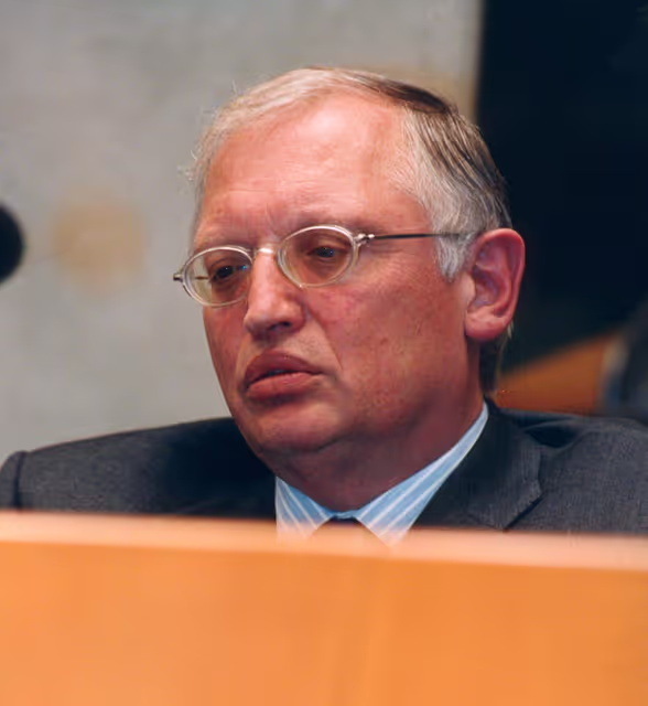 Fotografie 1: Commissioner Gunter VERHEUGEN attends a meeting in Brussels