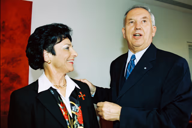 Fotografija 2: German MEPs are awarded the German 'Verdienstkreuz' (Merit Cross of the Federal Republic of Germany)
