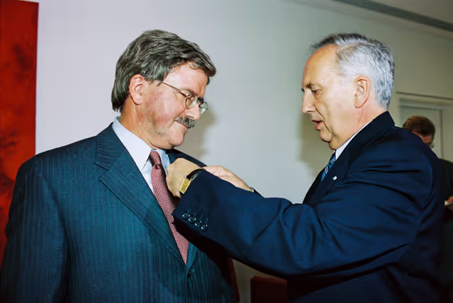 Fotografija 17: German MEPs are awarded the German 'Verdienstkreuz' (Merit Cross of the Federal Republic of Germany)