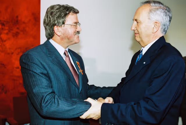 Fotografija 13: German MEPs are awarded the German 'Verdienstkreuz' (Merit Cross of the Federal Republic of Germany)