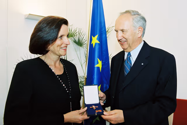 Fotografija 18: German MEPs are awarded the German 'Verdienstkreuz' (Merit Cross of the Federal Republic of Germany)
