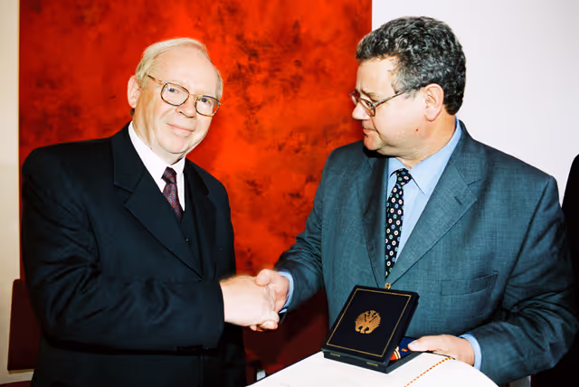 Fotografija 9: German MEPs are awarded the German 'Verdienstkreuz' (Merit Cross of the Federal Republic of Germany)
