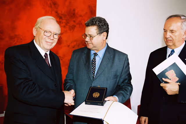 Fotografija 12: German MEPs are awarded the German 'Verdienstkreuz' (Merit Cross of the Federal Republic of Germany)