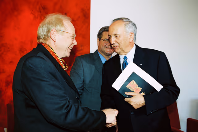 Fotografija 6: German MEPs are awarded the German 'Verdienstkreuz' (Merit Cross of the Federal Republic of Germany)