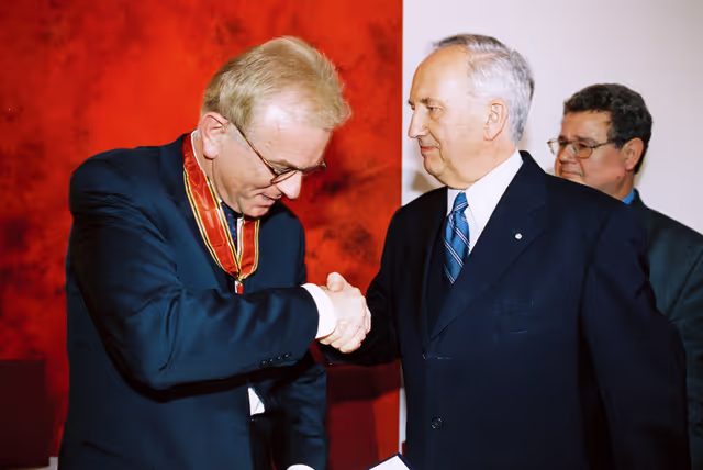 Fotografija 23: German MEPs are awarded the German 'Verdienstkreuz' (Merit Cross of the Federal Republic of Germany)