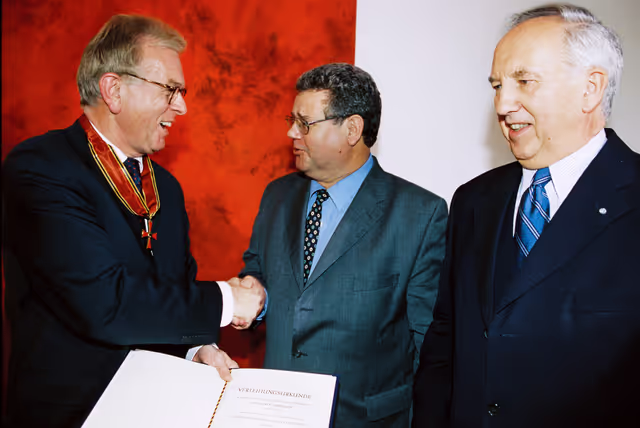 Fotografija 15: German MEPs are awarded the German 'Verdienstkreuz' (Merit Cross of the Federal Republic of Germany)