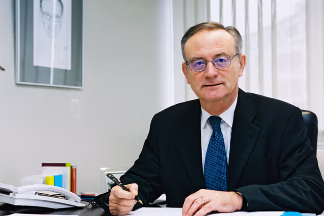 Billede 1: MEP Klaus HANSCH in his office in Brussels