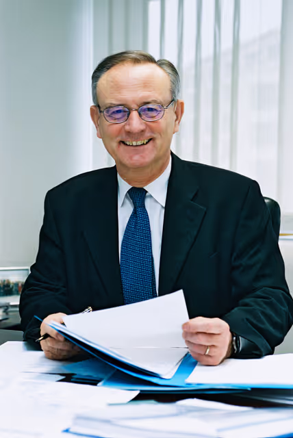 Billede 2: MEP Klaus HANSCH in his office in Brussels