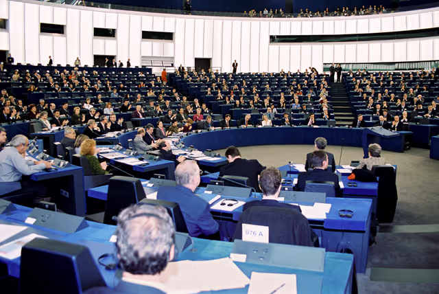 Fotó 14: Extraordinary debate on enlargement with MPs from the Applicant States  Debate in the Chamber