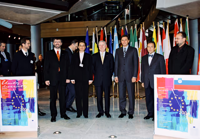 Fotó 21: Extraordinary debate on enlargement with MPs from the Applicant States  Group picture