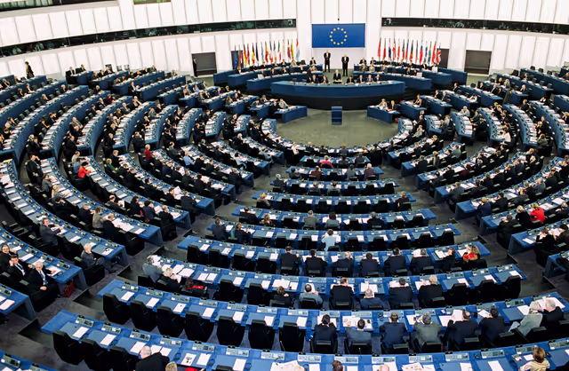 Fotó 5: Extraordinary debate on enlargement with MPs from the Applicant States  Debate in the Chamber