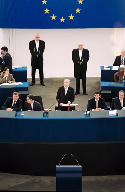 Fotó 8: Extraordinary debate on enlargement with MPs from the Applicant States  Debate in the Chamber